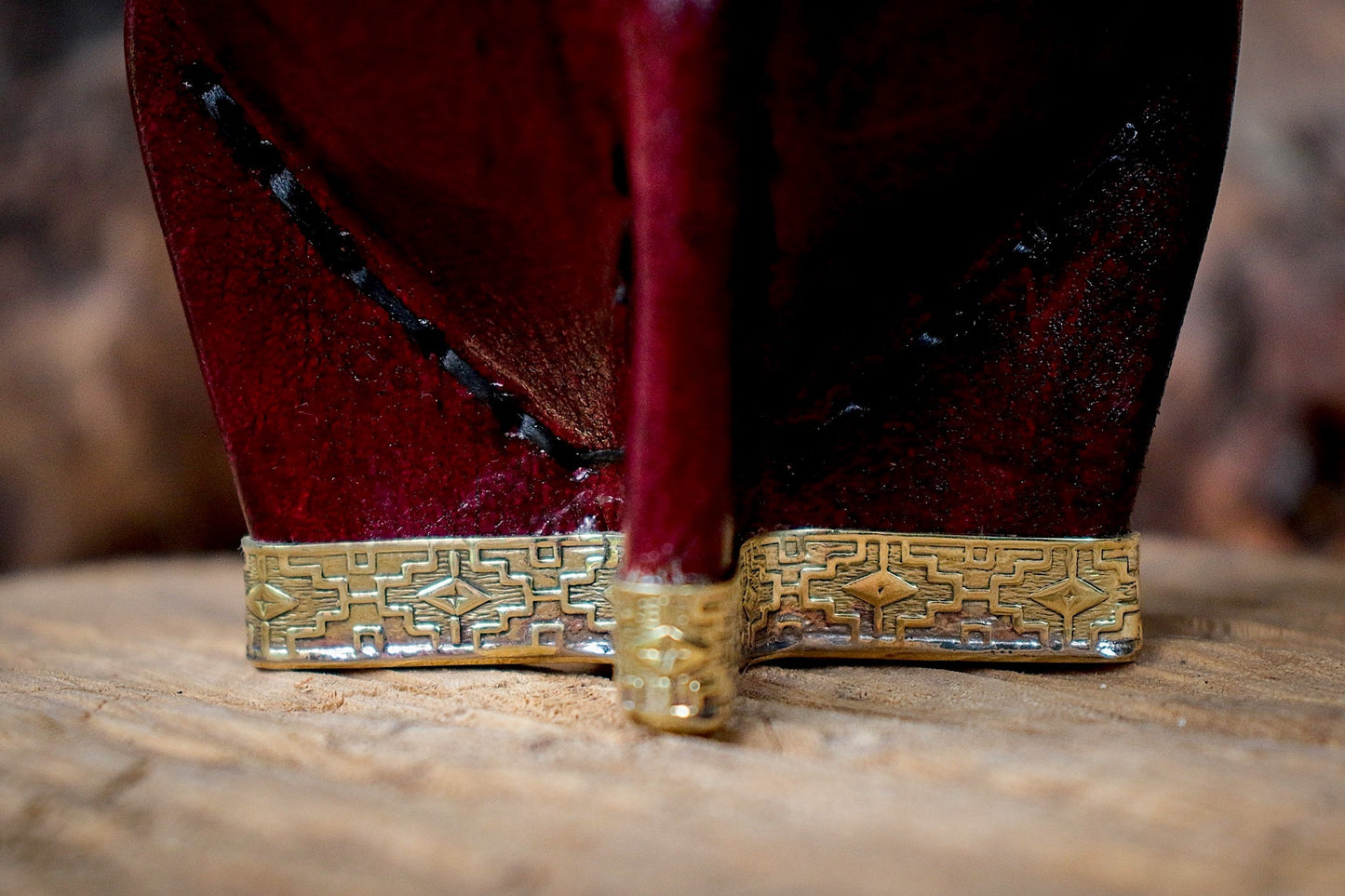 Imperial Cuero cincelado en Bronce con Bombilla