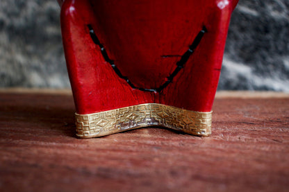 Imperial Cuero cincelado en Bronce con Bombilla