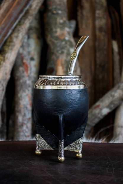 Mate de Cuero y Alpaca con Bombilla Escudo