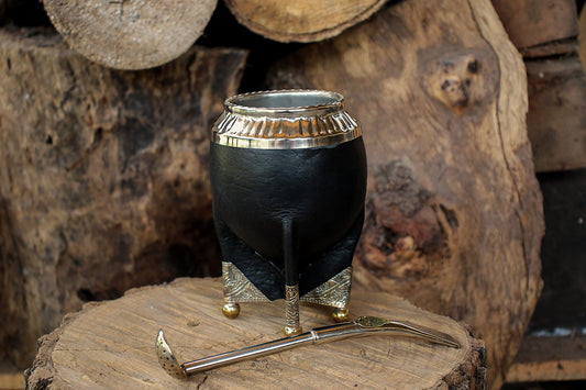 Mate de Cuero y Alpaca con Bombilla Escudo