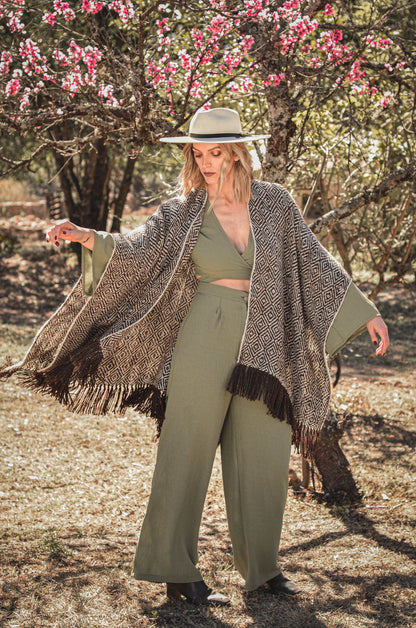 Ruana "Chaco" Hilos Llama Baby en Telar