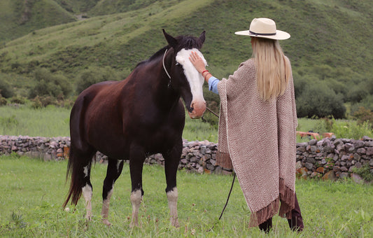 Ruana "Ukamay" Llama Baby en Telar