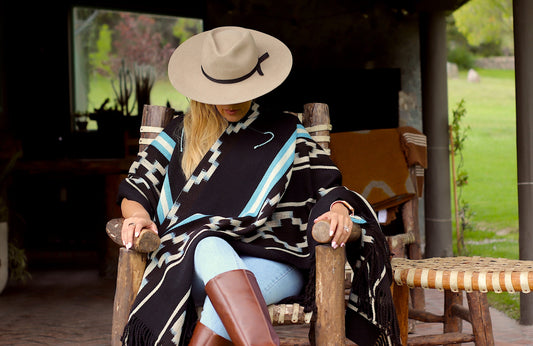 Poncho "Saenz Peña" Obra en Telar Criollo