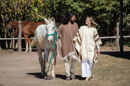 Poncho "Éxodo" de Hilos de Oveja