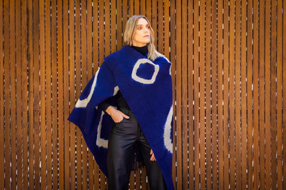 Poncho "Viamonte" Obra en Telar Criollo