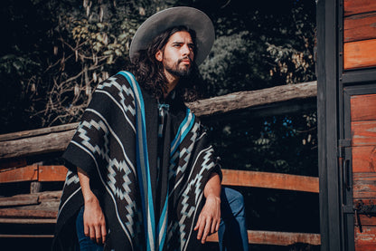 Poncho "Saenz Peña" Obra en Telar Criollo
