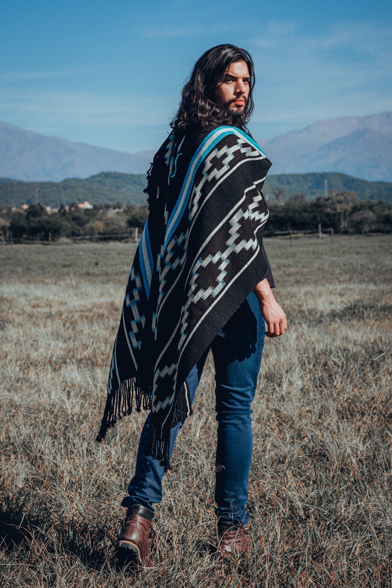 Poncho "Saenz Peña" Obra en Telar Criollo