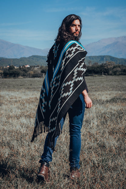Poncho "Saenz Peña" Obra en Telar Criollo