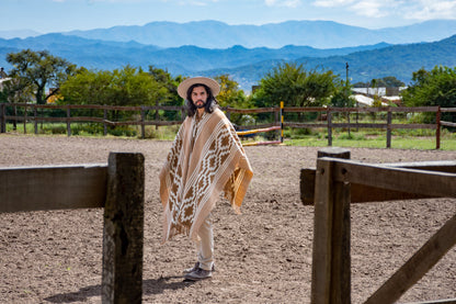 Poncho "Lavalle" Obra en Telar Criollo