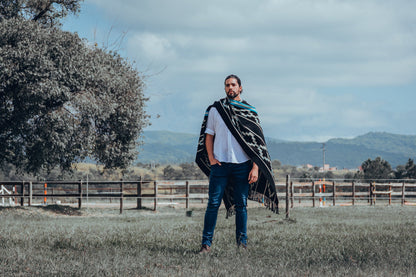 Poncho "Saenz Peña" Obra en Telar Criollo