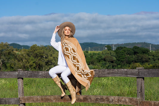 Poncho "Lavalle" Obra en Telar Criollo